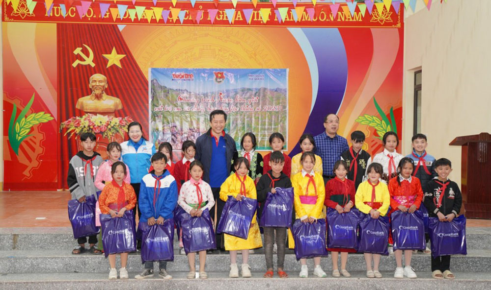 co opbank mang sac xuan len vung cao bien gioi3